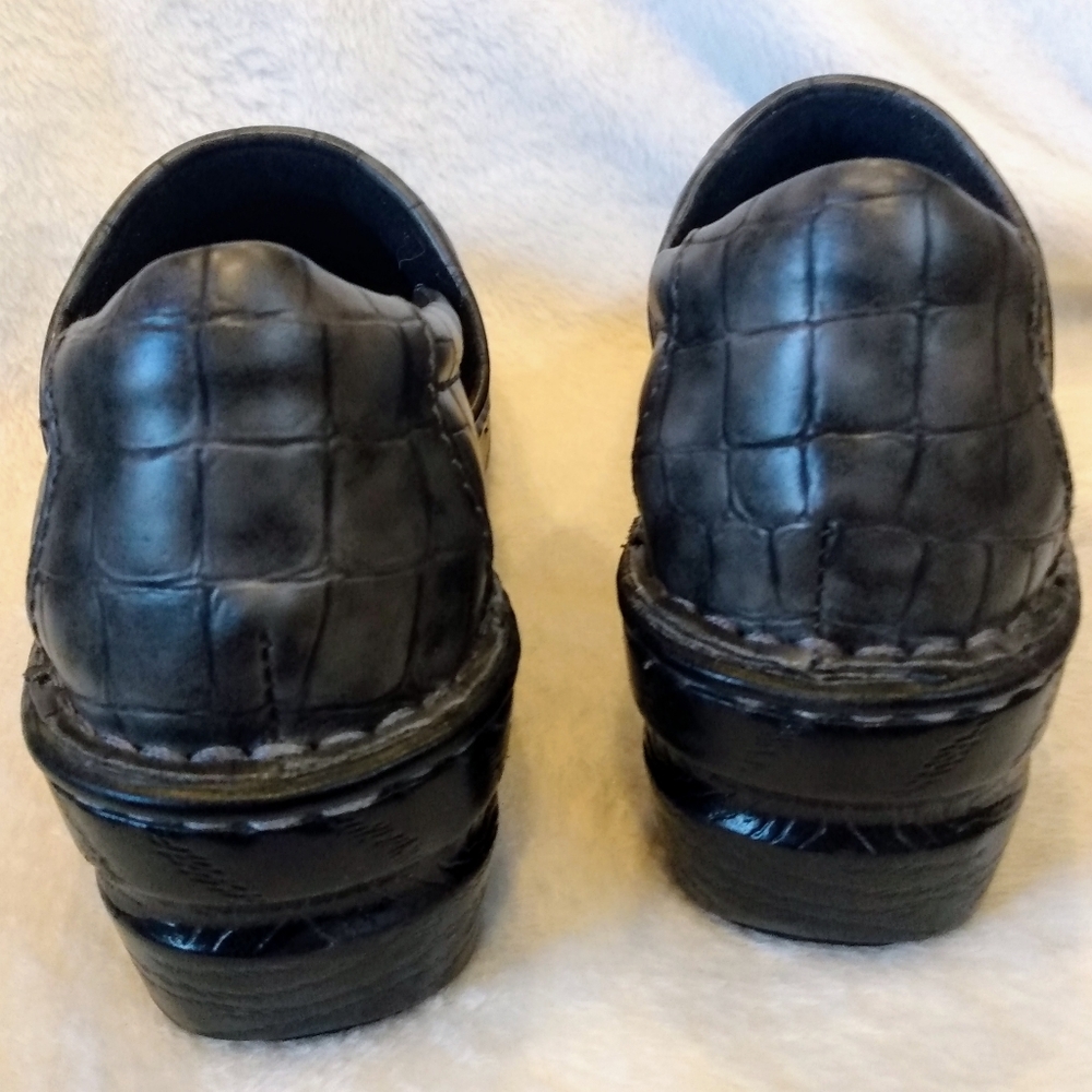 b.o.c. Clogs - Picture 2 of 2